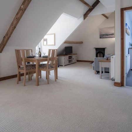 The Nest - 1 Bedroom Apartment - Tenby Exterior foto